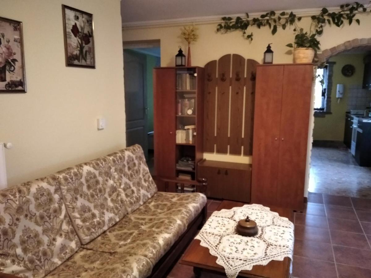 Mözsi Apartman Tolna Bagian luar foto