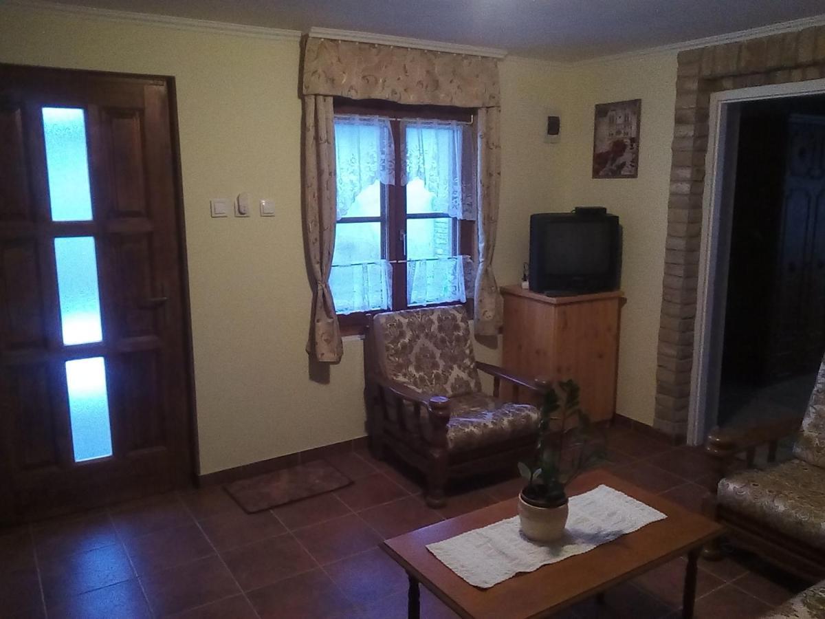 Mözsi Apartman Tolna Bagian luar foto