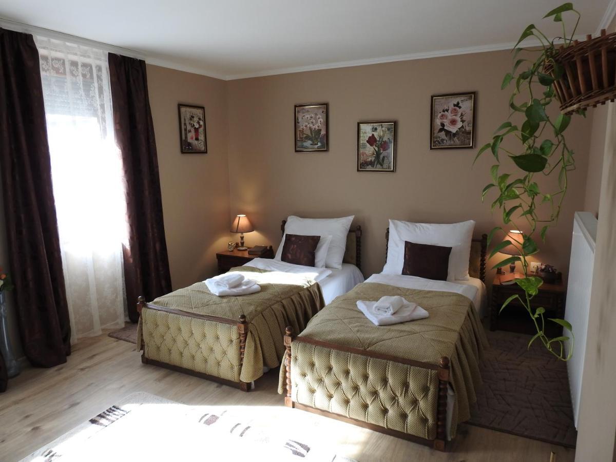 Mözsi Apartman Tolna Bagian luar foto